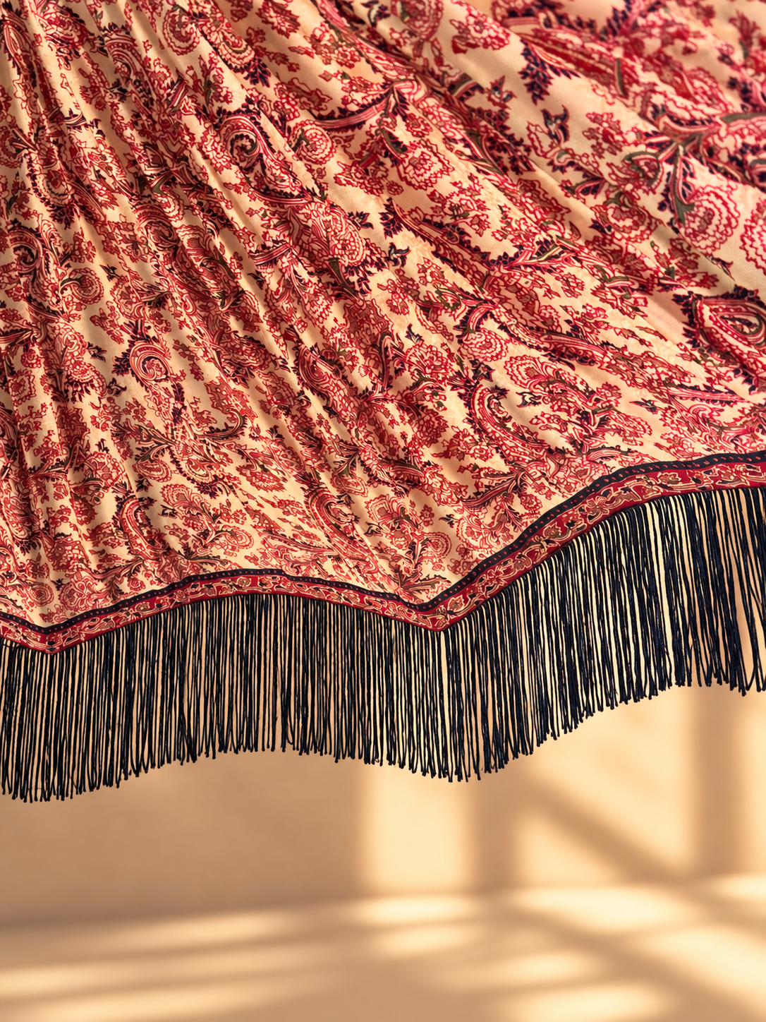 Suspension Pivoine N°2 en soie vintage motif Paisley de l'intérieur plissé