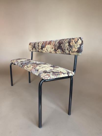 Banc scolaire tapissé tissu outdoor Pierre Frey - Atelier Anne Lavit - Vue d'ensemble.
