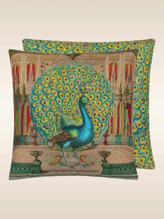 Coussin Paon John Derian 50x50 cm – Vue d'ensemble paon faisant la roue décor classique – Atelier Anne Lavit Lyon
