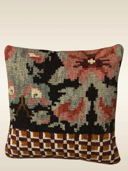 Coussin kilim moldave 40x40 cm – Fleurs et damiers  – Atelier Anne Lavit Lyon