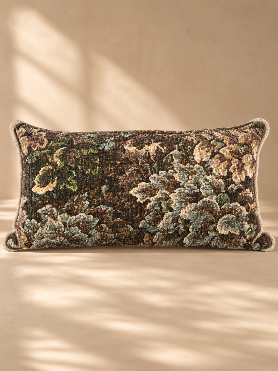 Coussin Cluny pièce unique Atelier Anne Lavit Lyon vue de face 