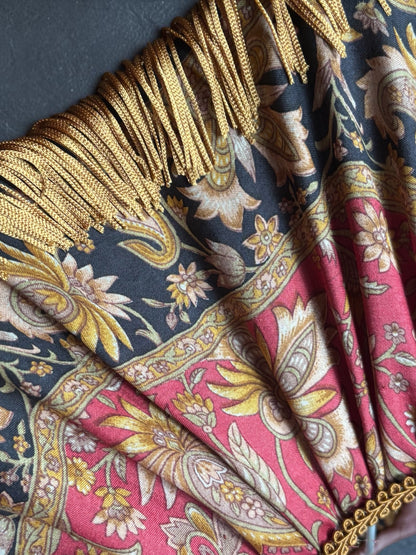 Détail Intérieur plissé main de l'abat-jour en soie vintage – finition luxueuse