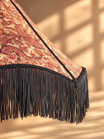 Suspension Pivoine N°2 en soie vintage motif Paisley détail du galon et des franges 