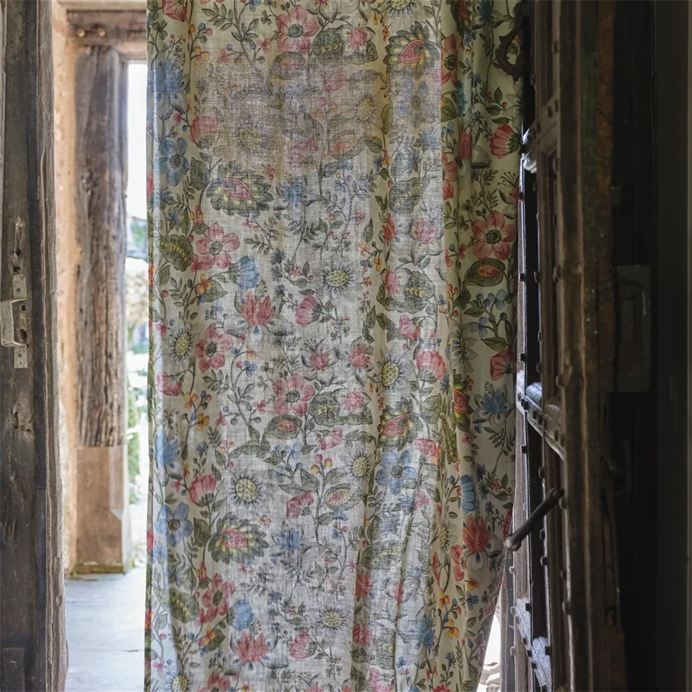 détail Tissu Folk Flower Parchment John Derian motif floral folklorique