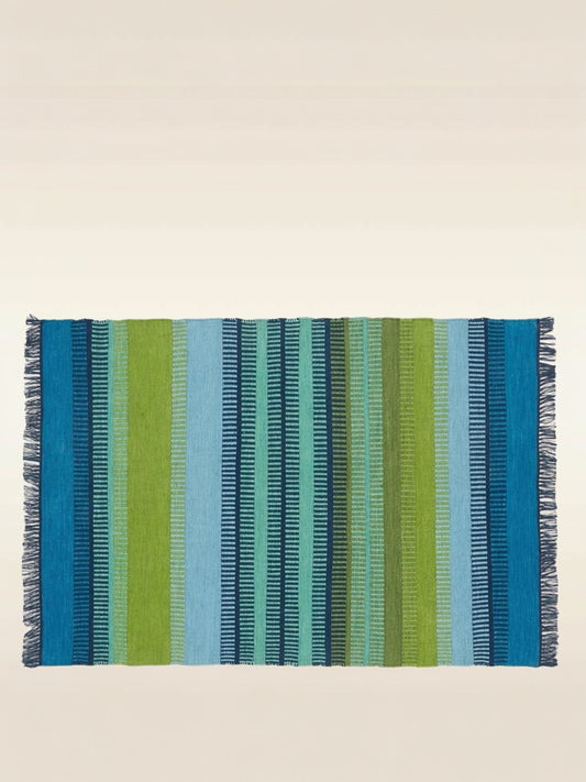 Tapis outdoor Muturi Designers Guild motif géométrique recyclé cobalt