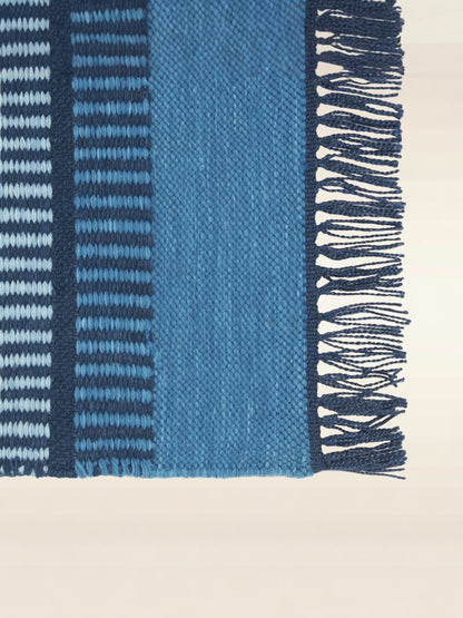 Tapis outdoor Muturi Designers Guild motif géométrique recyclé cobalt