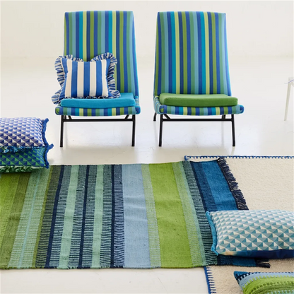 mis en situation Tapis outdoor Muturi Designers Guild motif géométrique recyclé