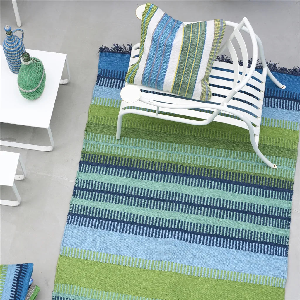 détail Tapis outdoor Muturi Designers Guild motif géométrique recyclé