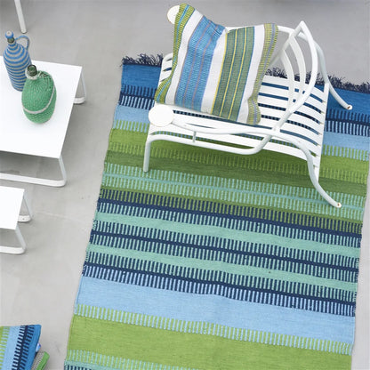 détail Tapis outdoor Muturi Designers Guild motif géométrique recyclé