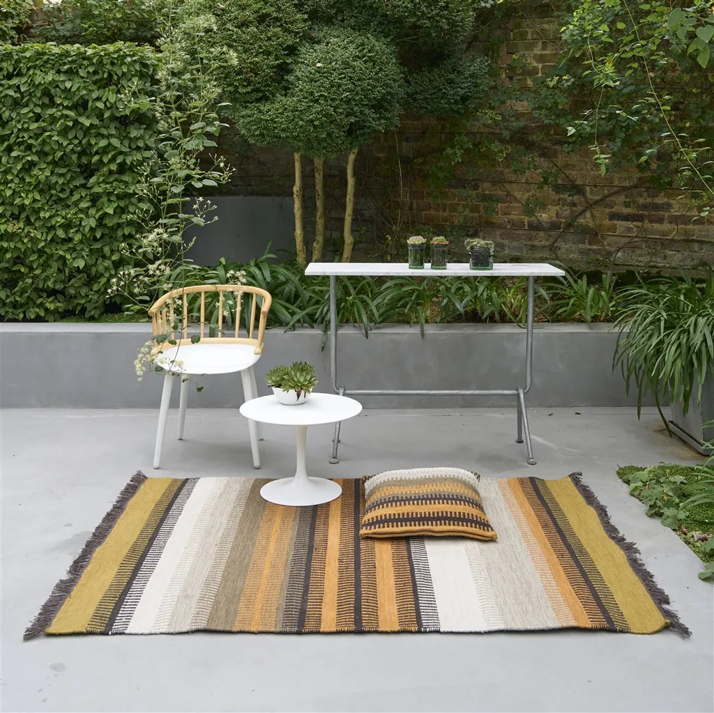 Tapis outdoor Muturi Designers Guild motif géométrique recyclé