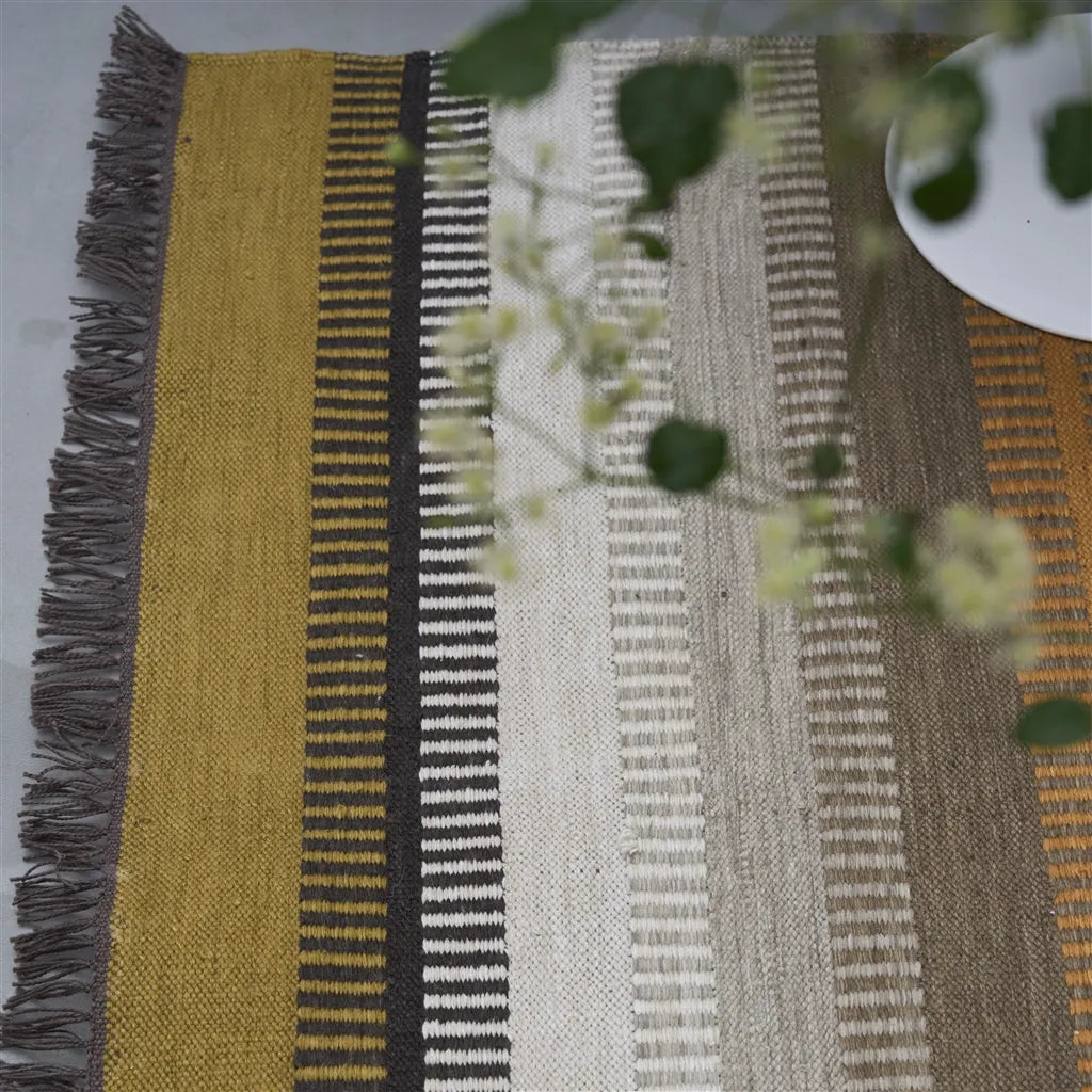 détail Tapis outdoor Muturi Designers Guild motif géométrique recyclé natural 