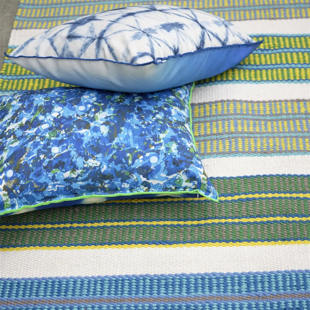 Tapis outdoor Mahakam Designers Guild coloris cobalt  