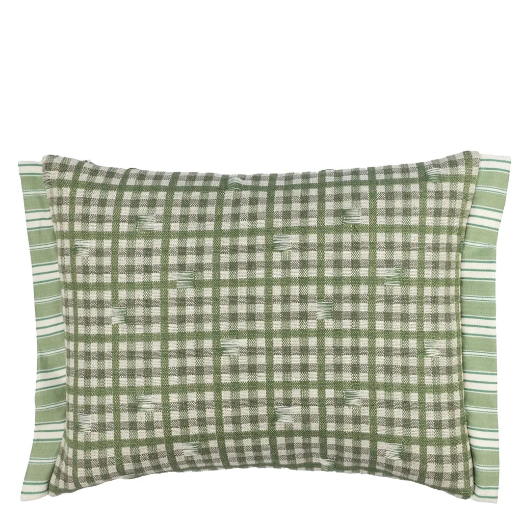 Gros plan Coussin rectangulaire Toile Vichy vert émeraude Designers Guild avec fils tirés artisanaux