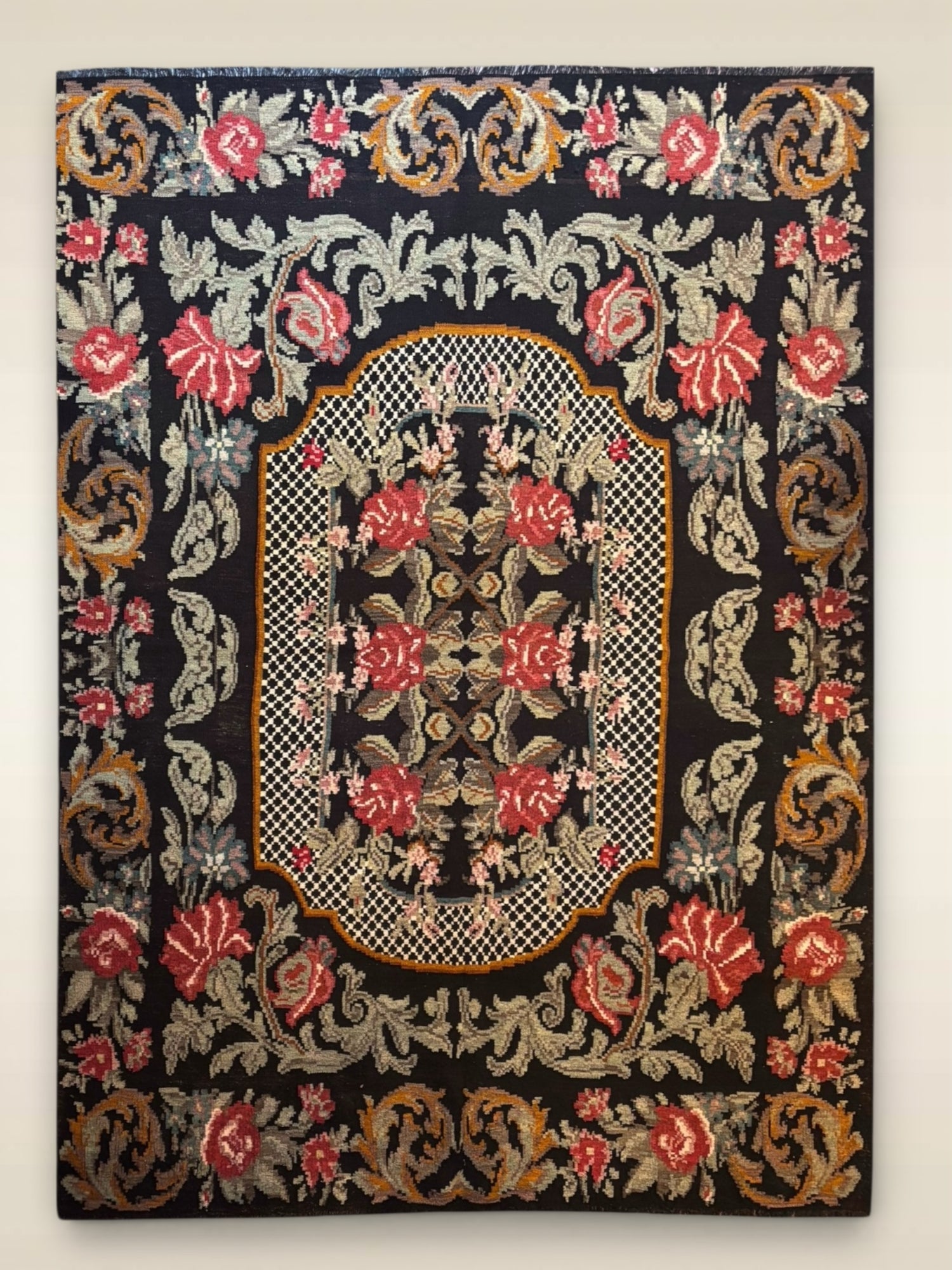 Tapis kilim moldave ancien roses 202x245 cm – Bohème chic | Atelier Anne Lavit