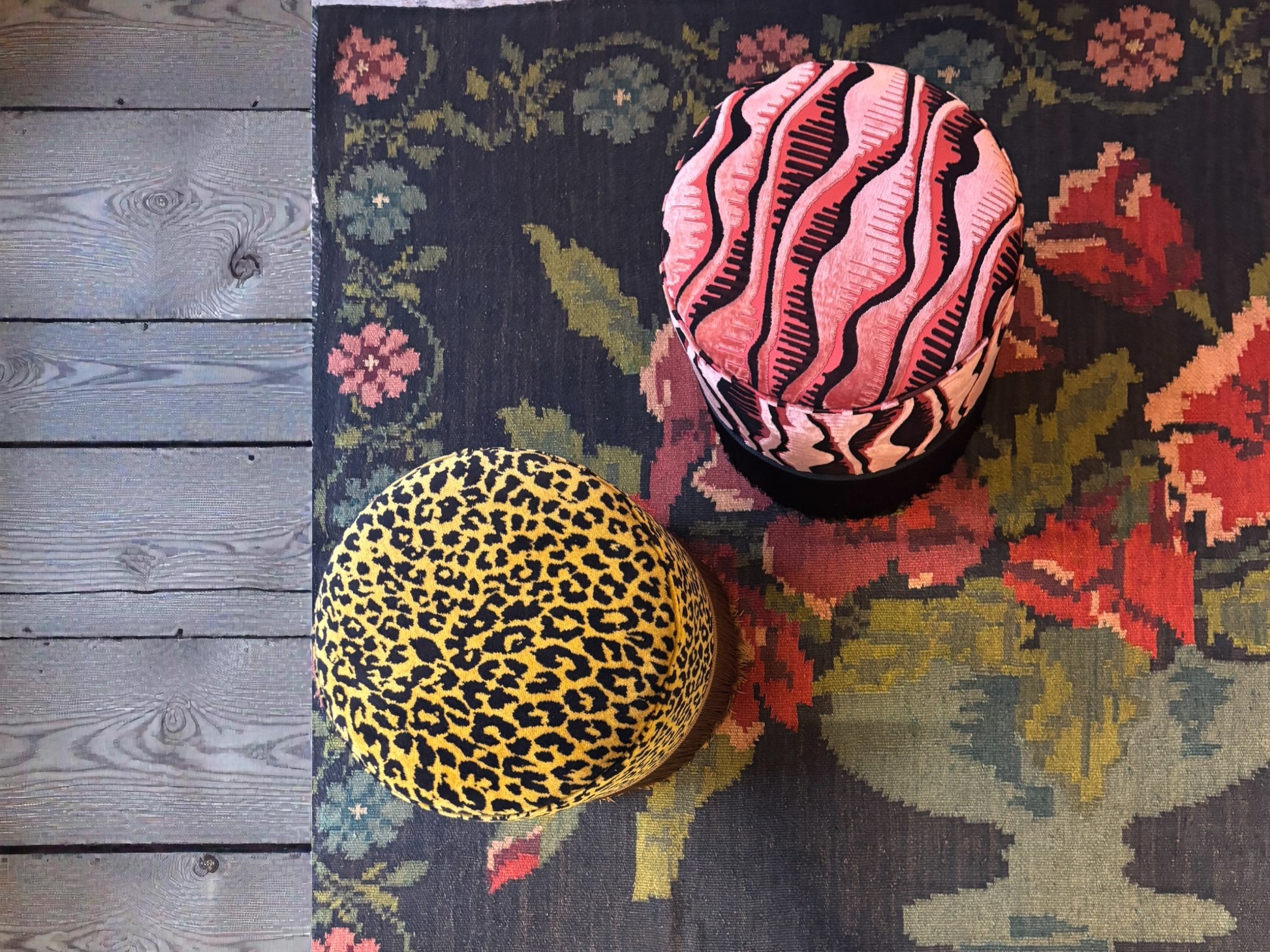 Tapis kilim moldave ancien posé en intérieur – Style bohème chic – Atelier Anne Lavit Lyon