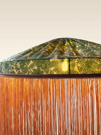 Suspension Rosemonde allumée – Ambiance lumière tamisée boudoir – Atelier Anne Lavit Lyon